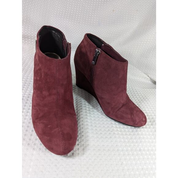 ANNE KLEIN! BURGUNDY RED GENUINE SUEDE LEATHER WEDGE HEEL ANKLE BOOTS! SZ 9M - Picture 2 of 10